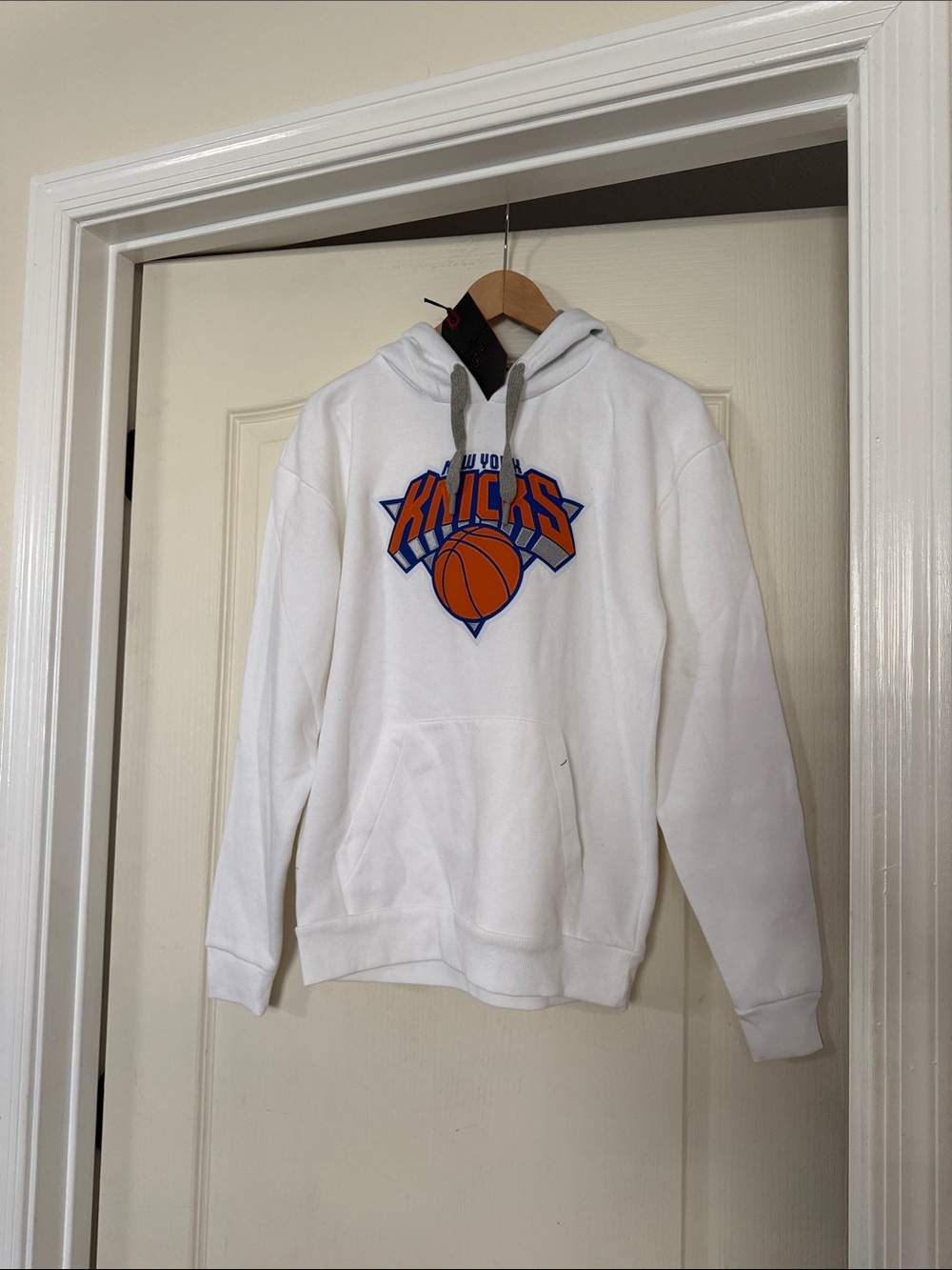 NEW NBA Women's New York Knicks Antigua White Victory Pullover Hoodie